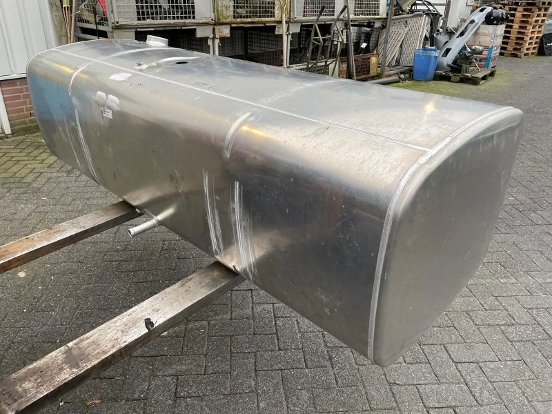 DAF 2024 - 2198106 BRANDSTOFTANK 690 LTR (199.5X67.5X58 CM) imagen 4