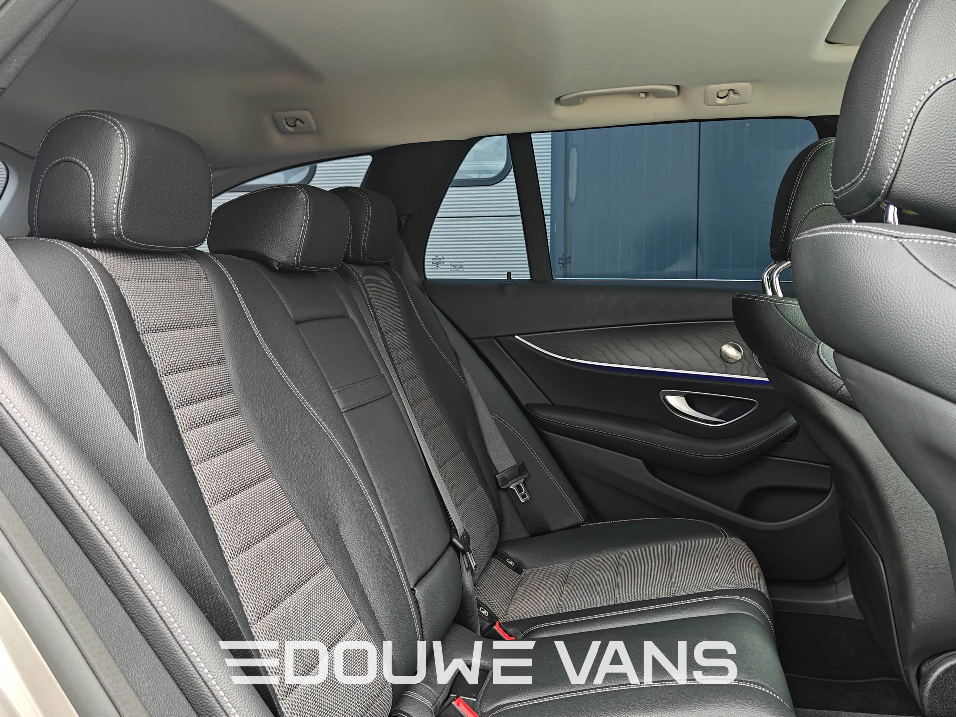 Mercedes-Benz E-Class 2022 - 300e Burmester Trekhaak Avantgarde Schuifdak Bild 30