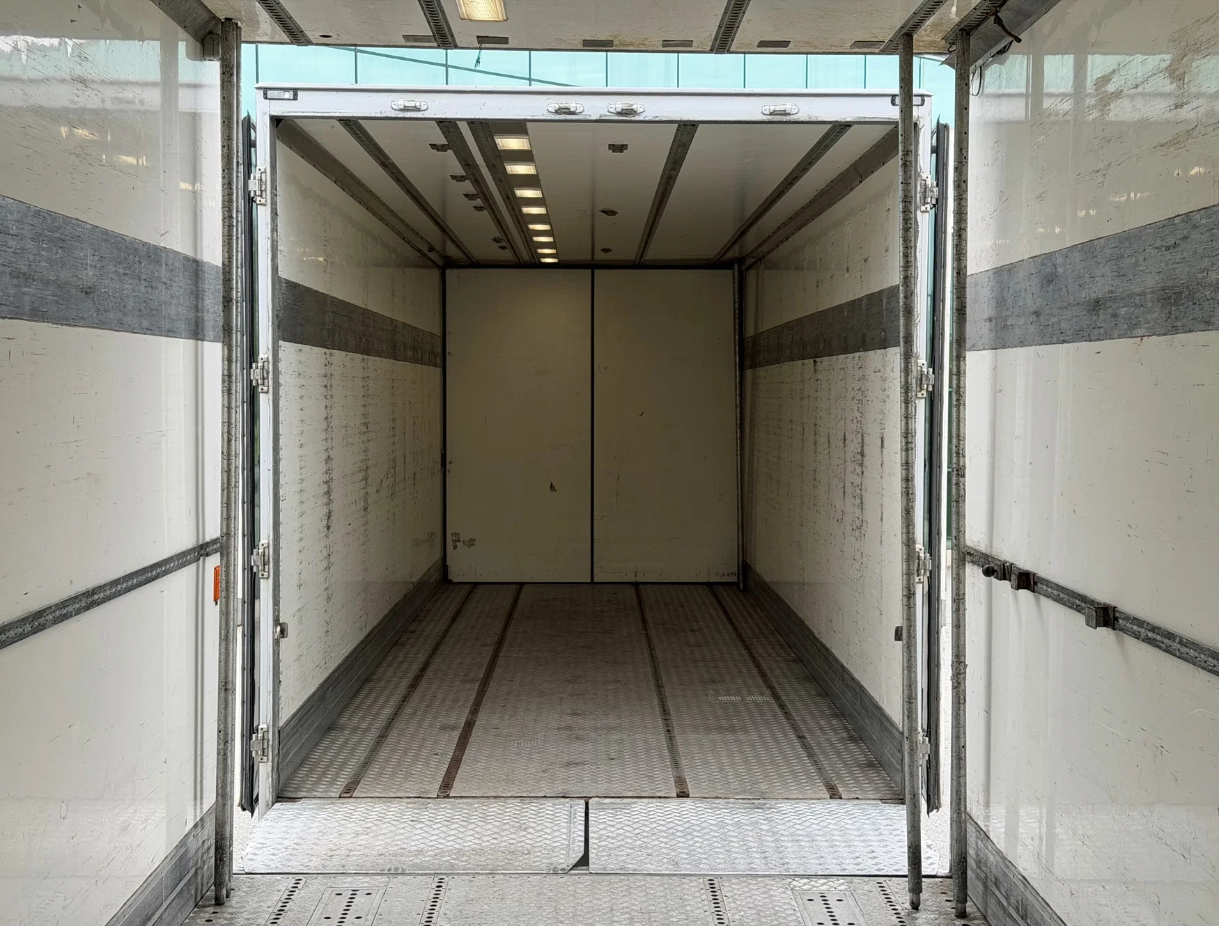 DAF XF 510 2015 - FAN GEÏSOLEERDE BAKKEN ZIJDEUR LAADKLEP KACHEL DOORLAADSYSTEEM FLOOR HANGER Bild 10