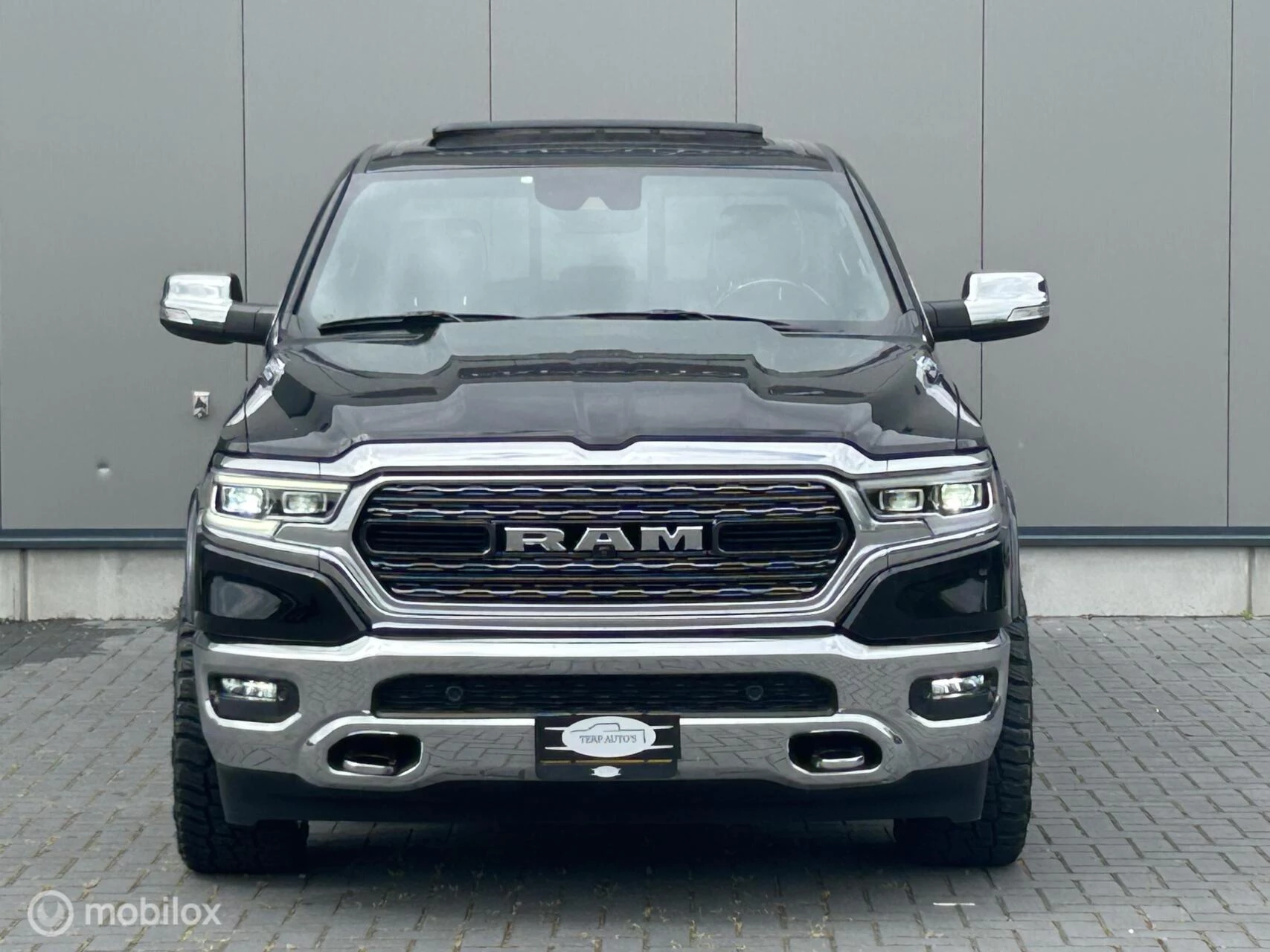 Dodge Ram 1500 2022 - 4X4 5.7 V8 4x4 Crew Cab Limited obrázek 3