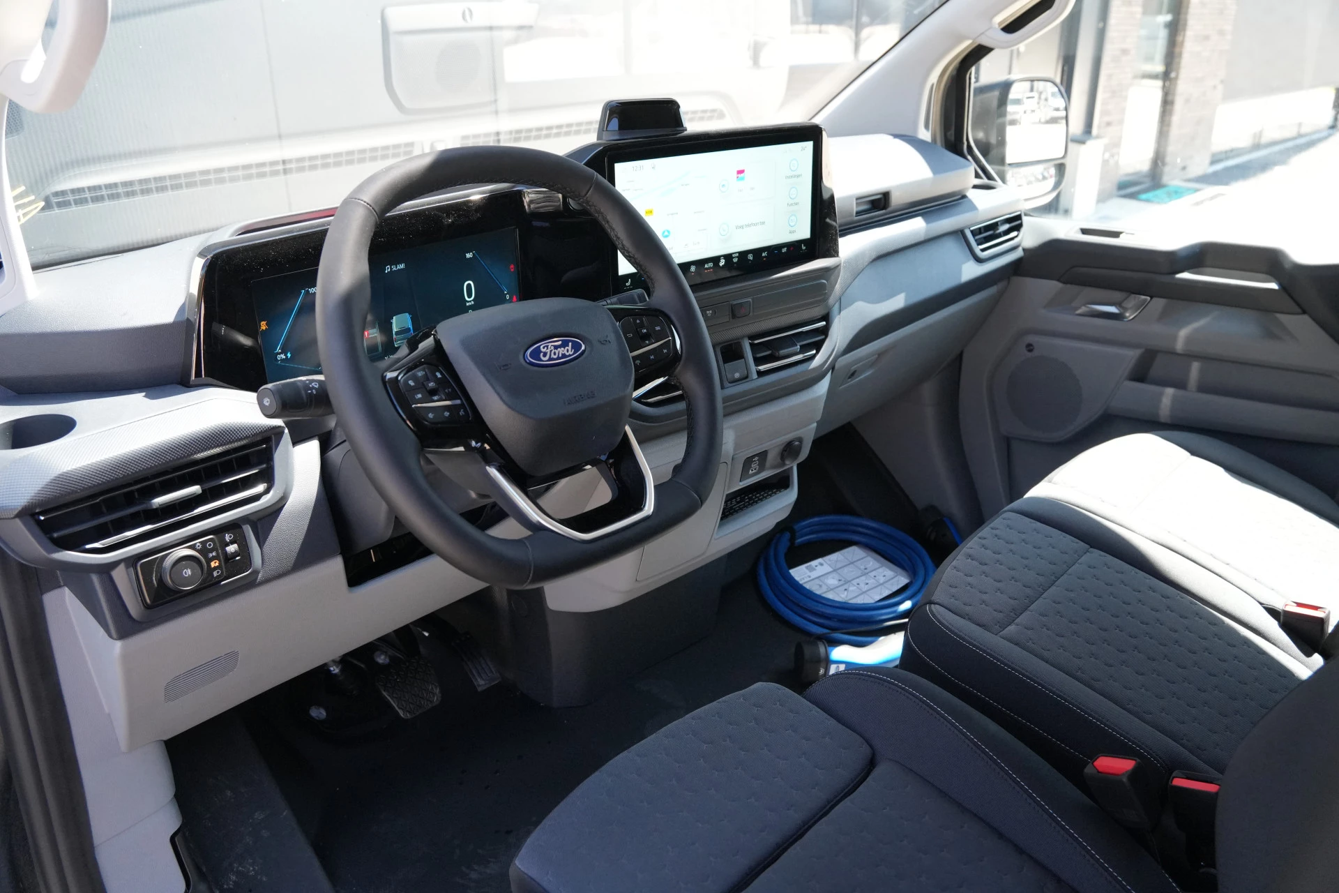 Ford E-Transit Custom 2026 - 340 L2H1 Limited 71 kWh 218pk - AGR Bestuurdersstoel - 2x Schuifdeur - LED - 360 Camera - B&O - ACC - Navi - Stoel/Stuurverwarming - Rijklaar immagine 15