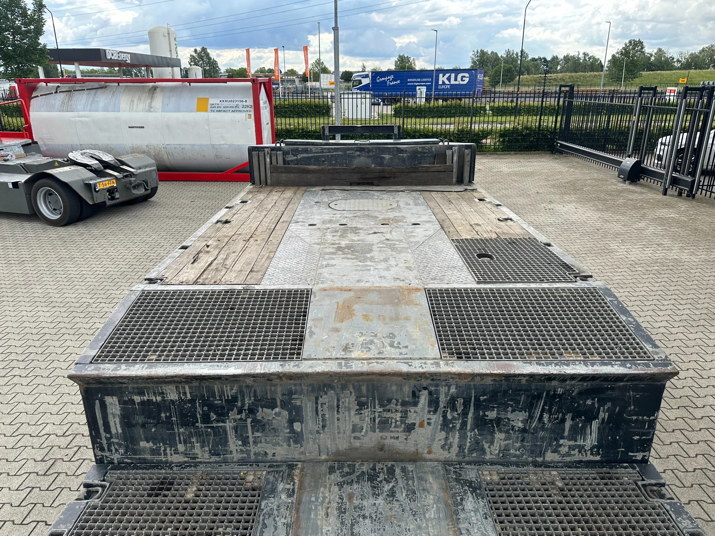 Broshuis 2019 - 3ABSD Lowloader 3-axle / GVW: 59.000kg / Neck: 23.000kg / hydraulic steering + ramps + loading table / 4.60m extendable / winch / liftaxle afbeelding 45
