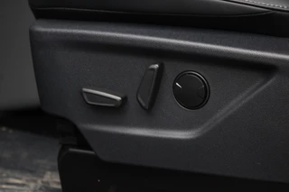 Ford Tourneo Custom 2025 - 340 2.5 PHEV L2H1 Titanium X 232pk | 2x Schuifdeur | ACC | 360 camera | Leder | Navi | Verwarmd stuurwiel | 19" LM velgen | Rijklaar image 18
