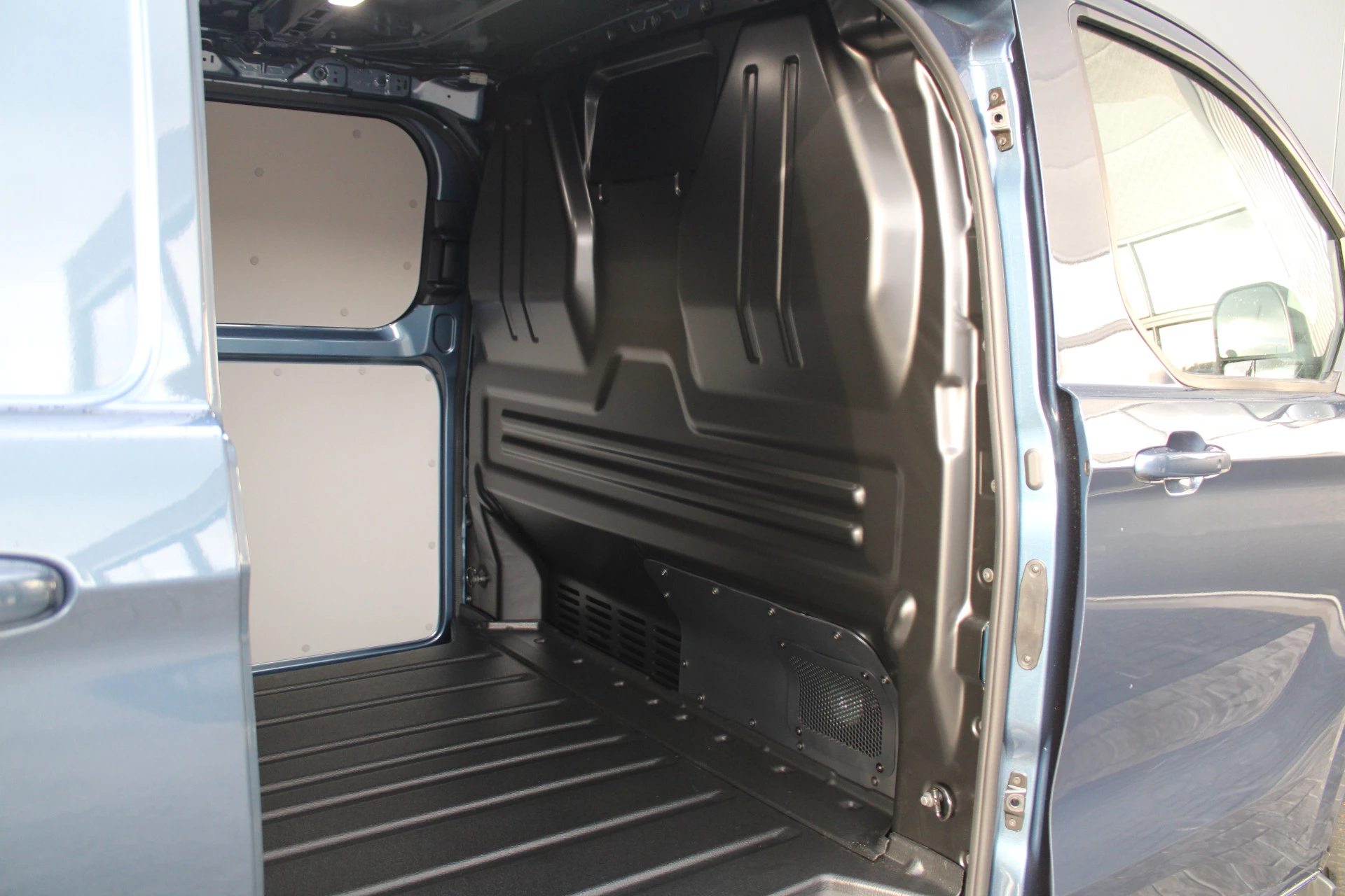 Ford E-Transit Custom 2025 - 340 L2H1 Limited 65 kWh 218pk - 2x Schuif - LED - 360 Camera - B&O - ACC - Navi - Stoel/Stuurverwarming - Rijklaar afbeelding 28