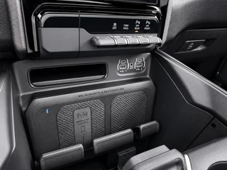 Dodge Ram 1500 2024 - 5.7 V8 4x4 Crew Cab Laramie | BPM VRIJ! | Elektr. treeplanken | Head-up | 360gr camera| Panorama | Trekhaak | LPG| bild 22