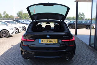 BMW 3 Series 2022 - Touring 330e High Executive M-SPORT PANORAMADAK MEMORY KEY-LESS CAMERA CARPLAY obrazek 19