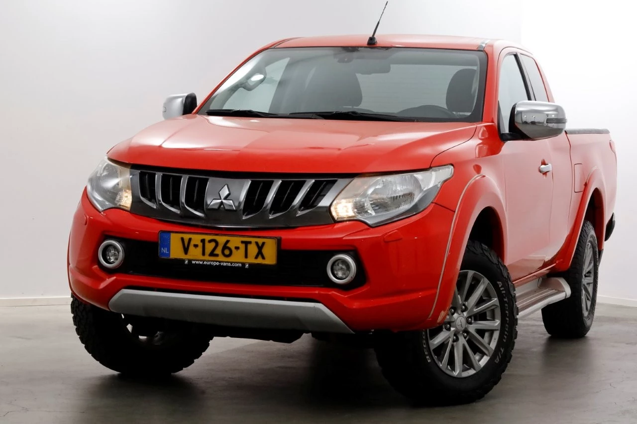 Mitsubishi L200 2018 - 2.4 DI-D 180pk Club Cab Intense 4x4 High/Low Gearing + Diff. Lock 12-2018 image 1