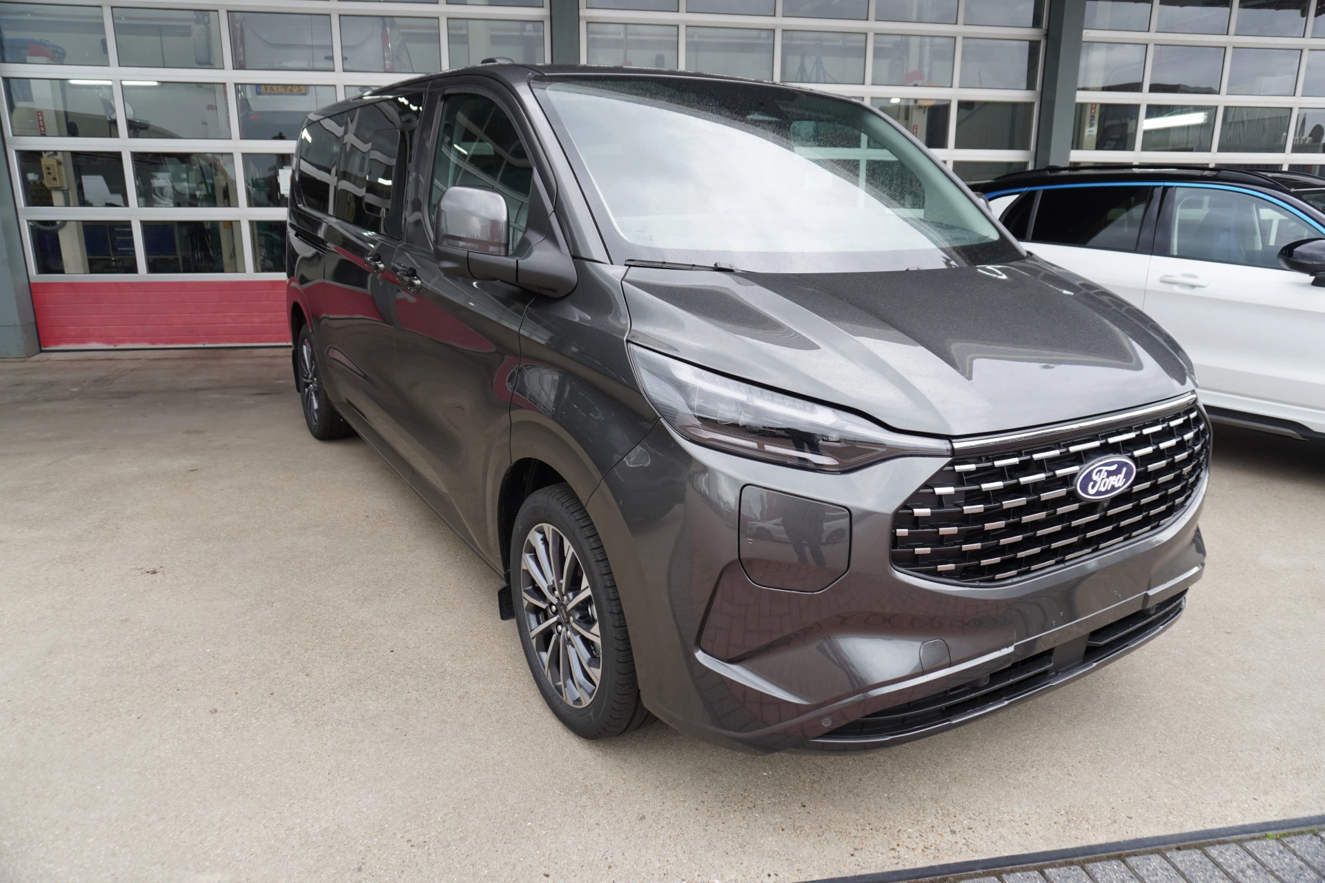 Ford Transit Custom 2026 - 340L 2.5 PHEV 233PK L2H1 Titanium X 8 Persoons PHEV Automaat immagine 2