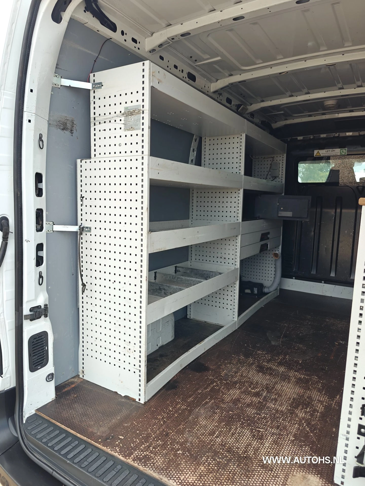 Renault Master 2020 - T35 2.3 dCi 135 L2H2 + werkplaats inrichting , Euro 6 , 1e Eig , 140 PK , Apk 4-2027 , Camera , leuke bus. image 18