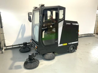 Kremer N/A 2026 - KRS 100 veegmachine met cabine imagen 1