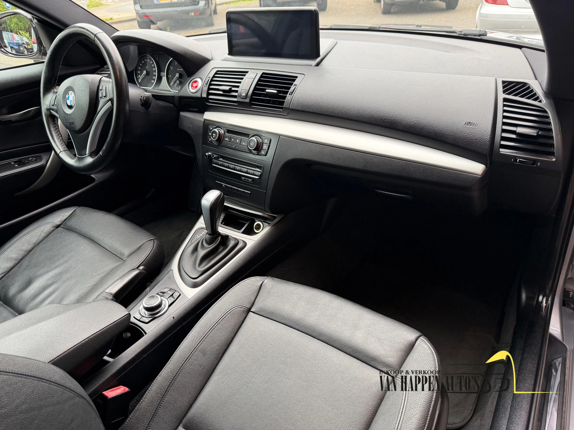 BMW 1 Serie 2011 - 120i Business Line Ultimate Edition / automaat / apk 7-2027 afbeelding 9