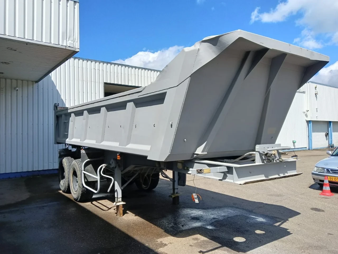 CIF 1999 - 2 Axle Steel Tipper , Spring Suspension , Drum Brakes obrázek 4