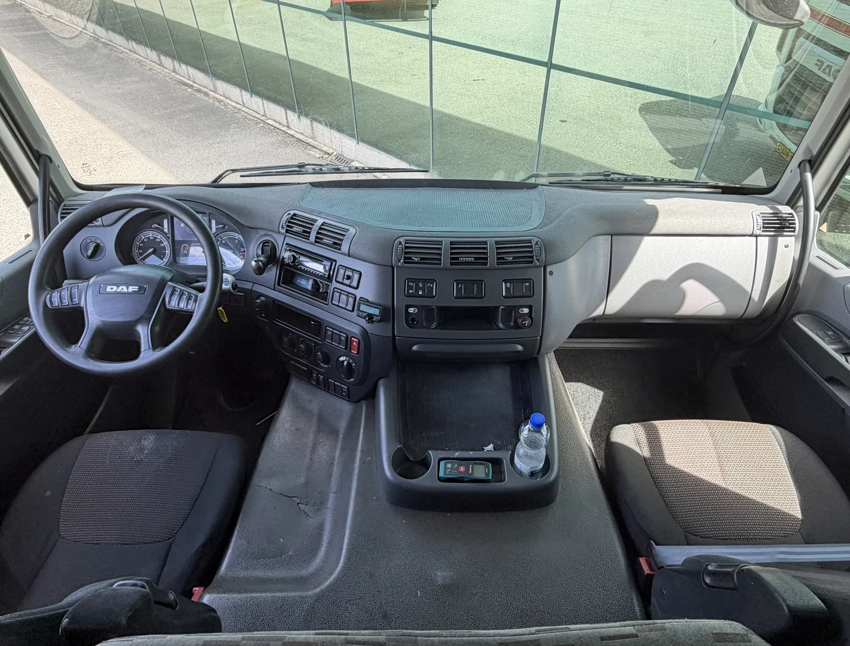 DAF 400 2015 - CF SPACE CAB TOP CONDITION NL TRUCK obrázek 9