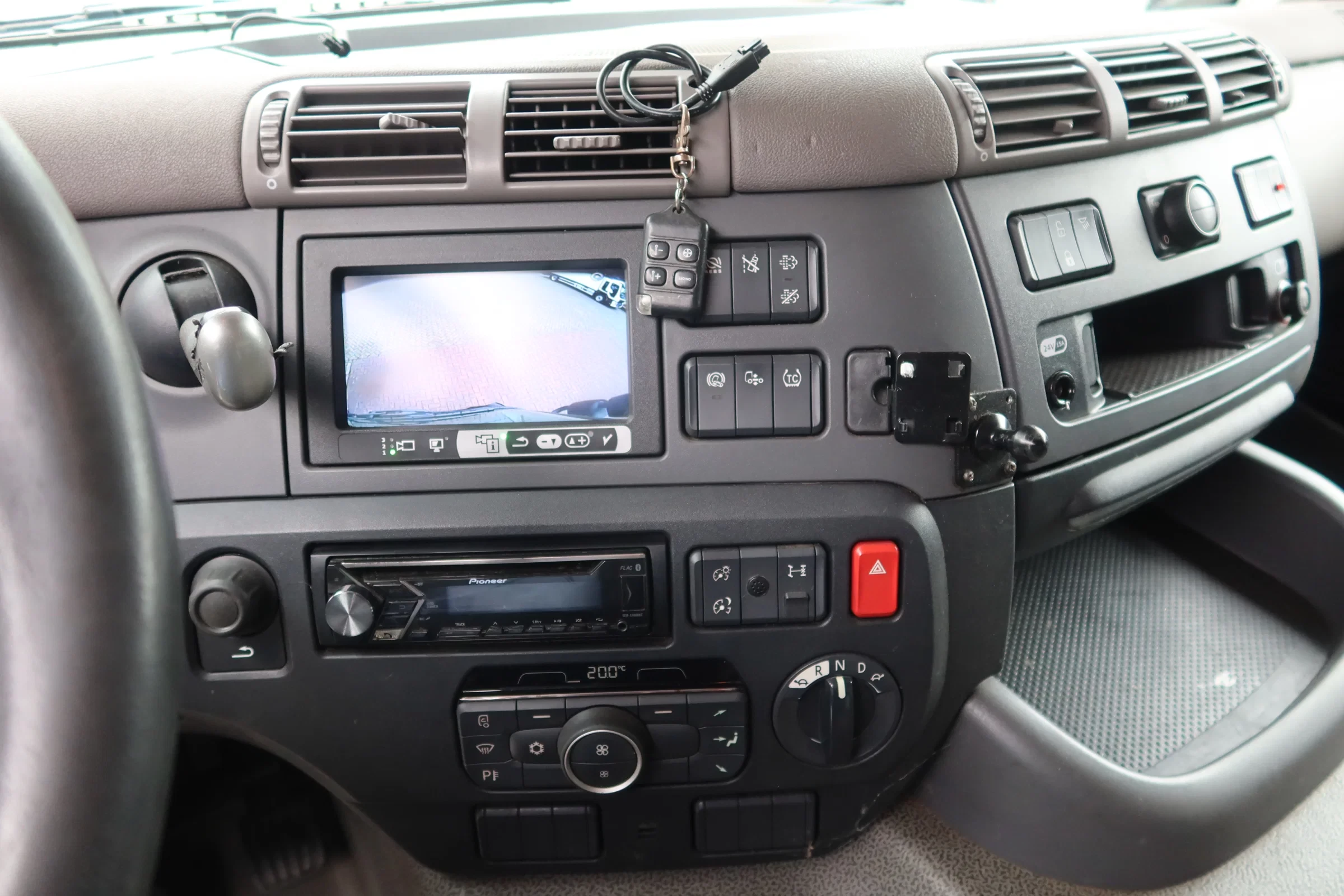 DAF CF 410 2018 - Bak +Dhollandia 2000 kg klep. Black Edition obrázek 17