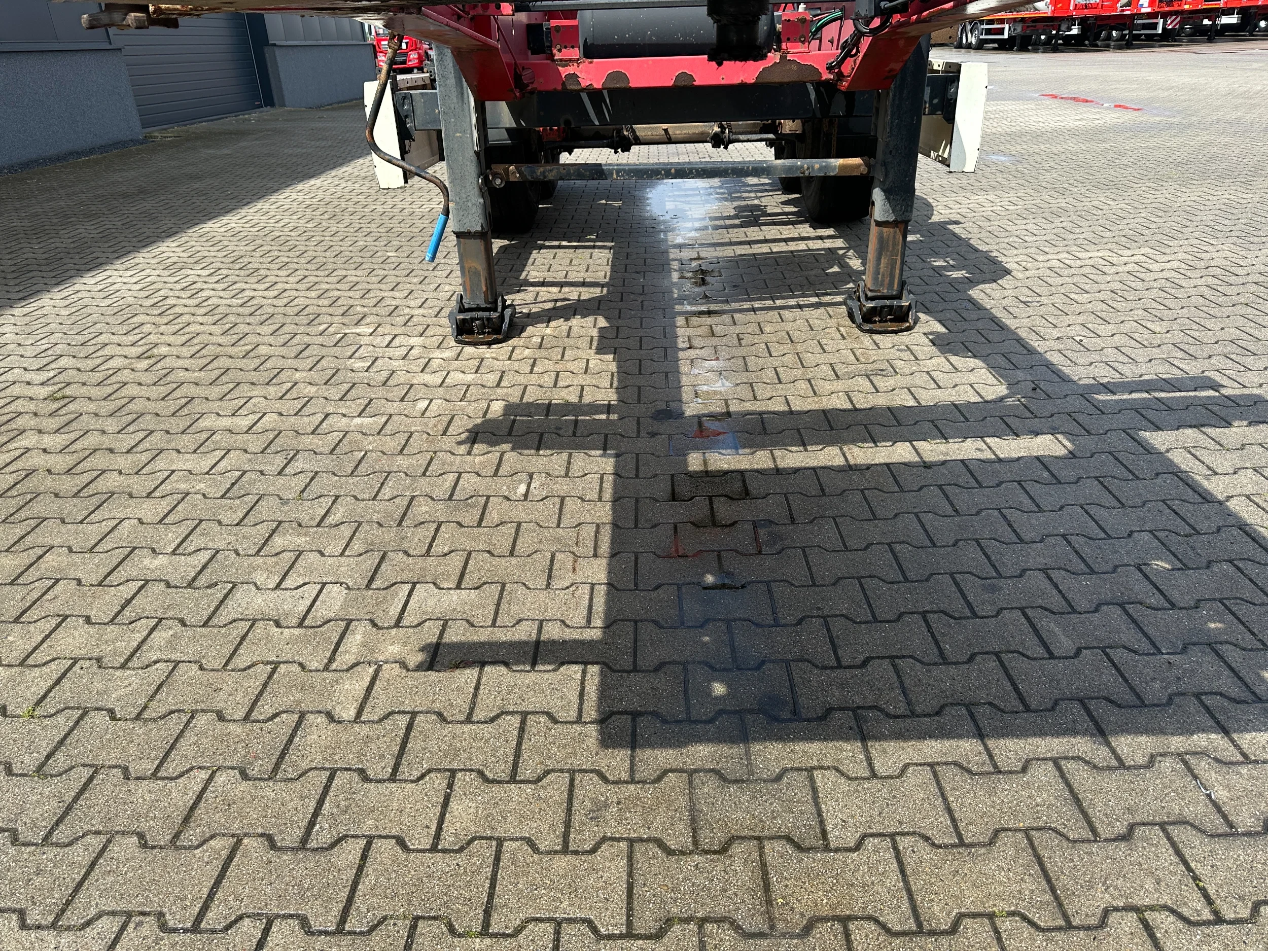 Krone 2009 - 2-axle 20FT chassis / BPW + drumbrakes, / airsuspension / empty weight: 3.180kg / 2x available obrázek 6