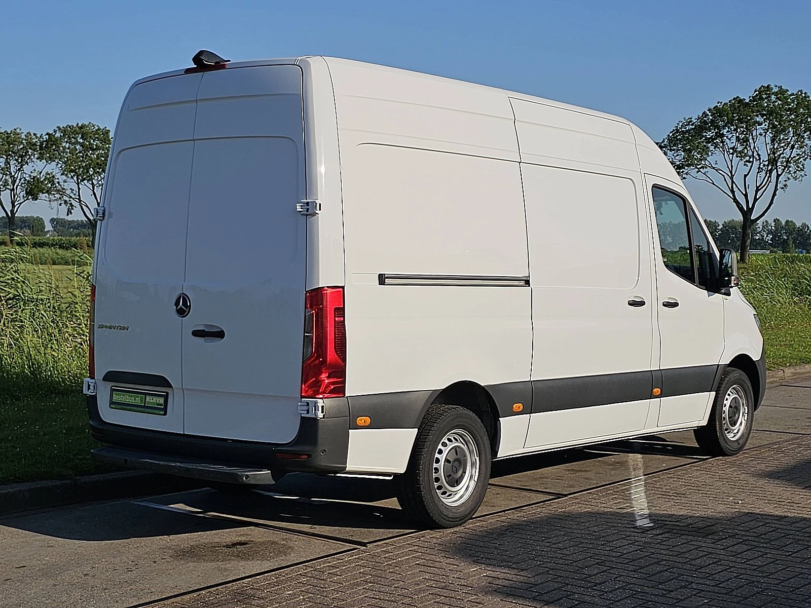 Mercedes-Benz Sprinter 2022 - 317 image 3
