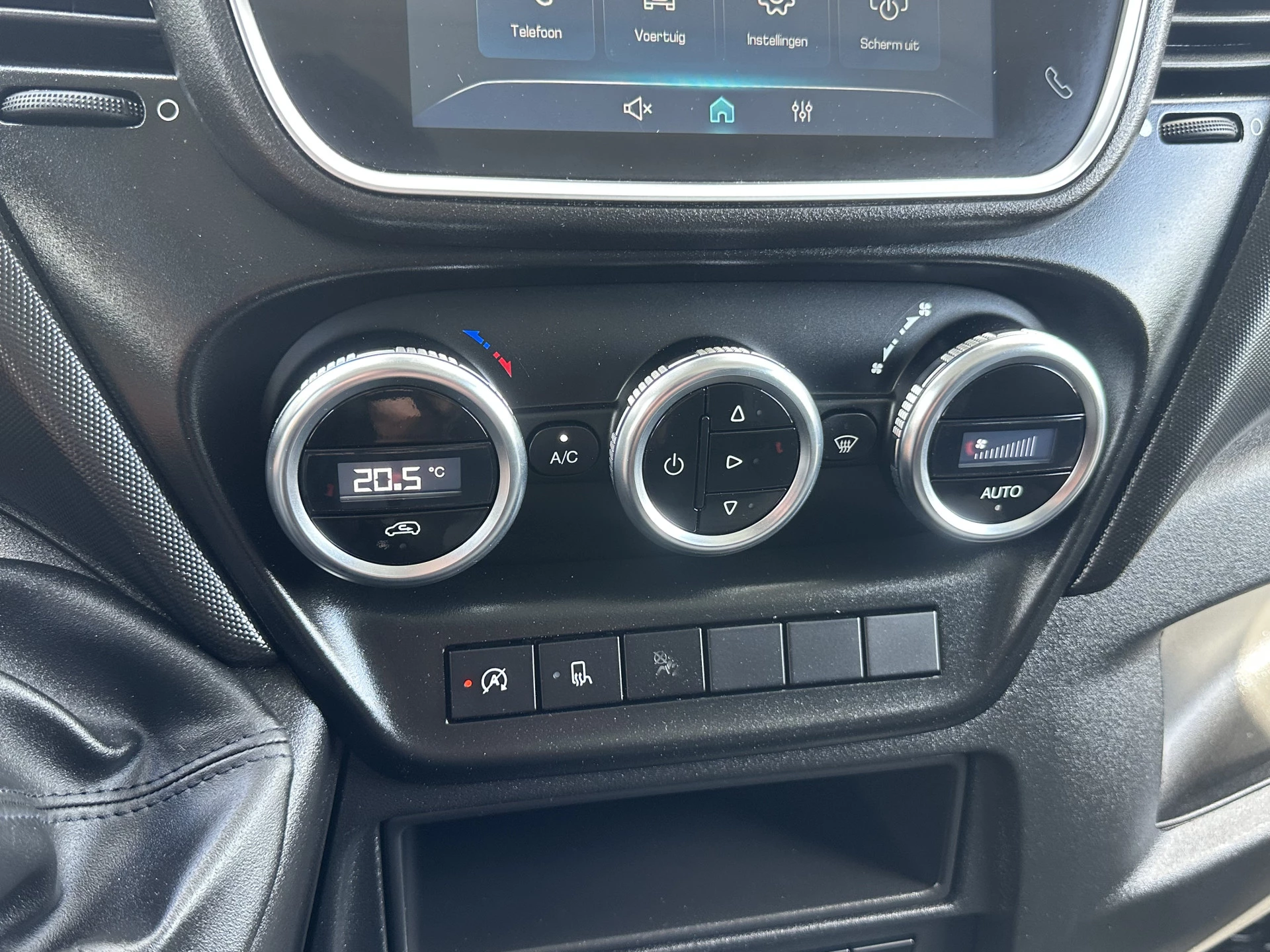Iveco Daily 2024 - 35S14 2.3D 136 PK FACELIFT / L2H2 / ** 20.950 KM ** / TREKHAAK / 3.500 KG AHG / 270 ACHTERDEUREN / ECC AIRCO / APPLE CARPLAY / 3 ZITS zdjęcie 14