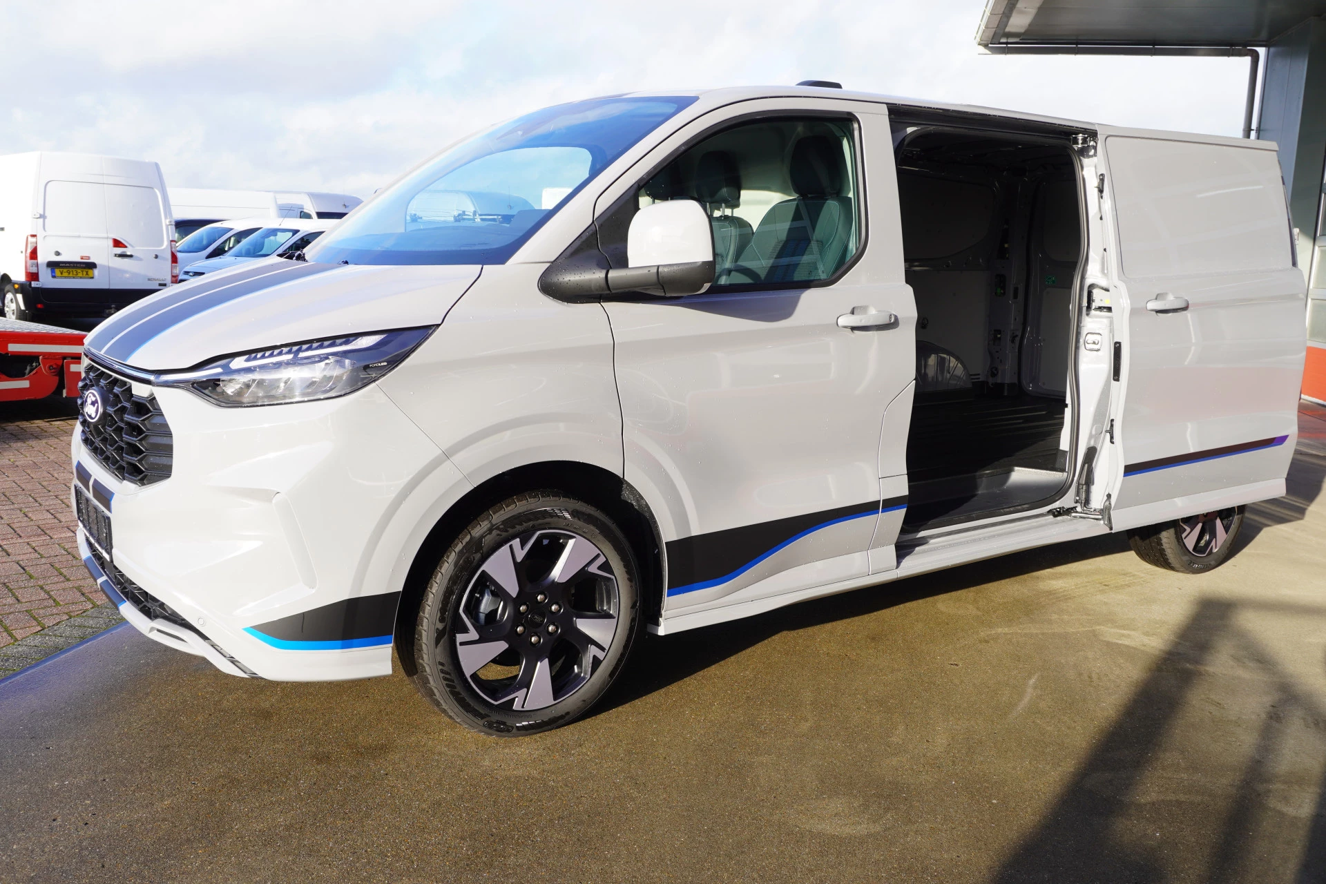 Ford E-Transit 2026 - Cust. L2H1 Sport 218PK Automaat Schuifdeur links en rechts imagen 9