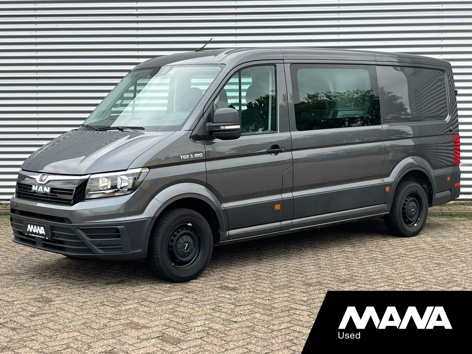 MAN TGE 2022 - 3.180 L3H2 DC • Indium Grey • trekhaak • navi • apple carplay • android auto • camera afbeelding 1