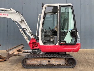 Takeuchi N/A 2010 - TB235 image 21