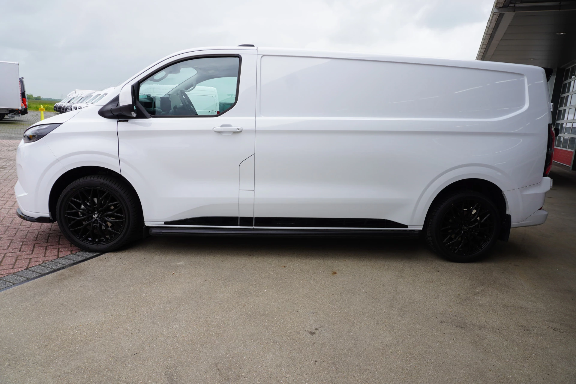 Ford E-Transit 2026 - Cust. 320L L2H1 Limited 65 kWh 160KW/218PK Automaat met POWERPACK imagem 6