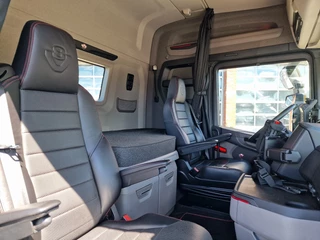 Scania S 2023 - 590S V8 NGS 6x4 - HIAB Multilift 24T - Like new - Retarder - Full air - Leather obrazek 26