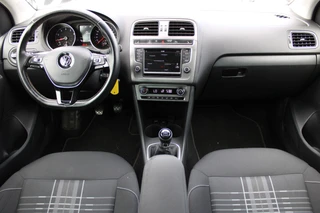 Volkswagen Polo 2015 - 1.0 Comfortline NAVI CLIMA WINTERPAKKET afbeelding 2 miniatuur