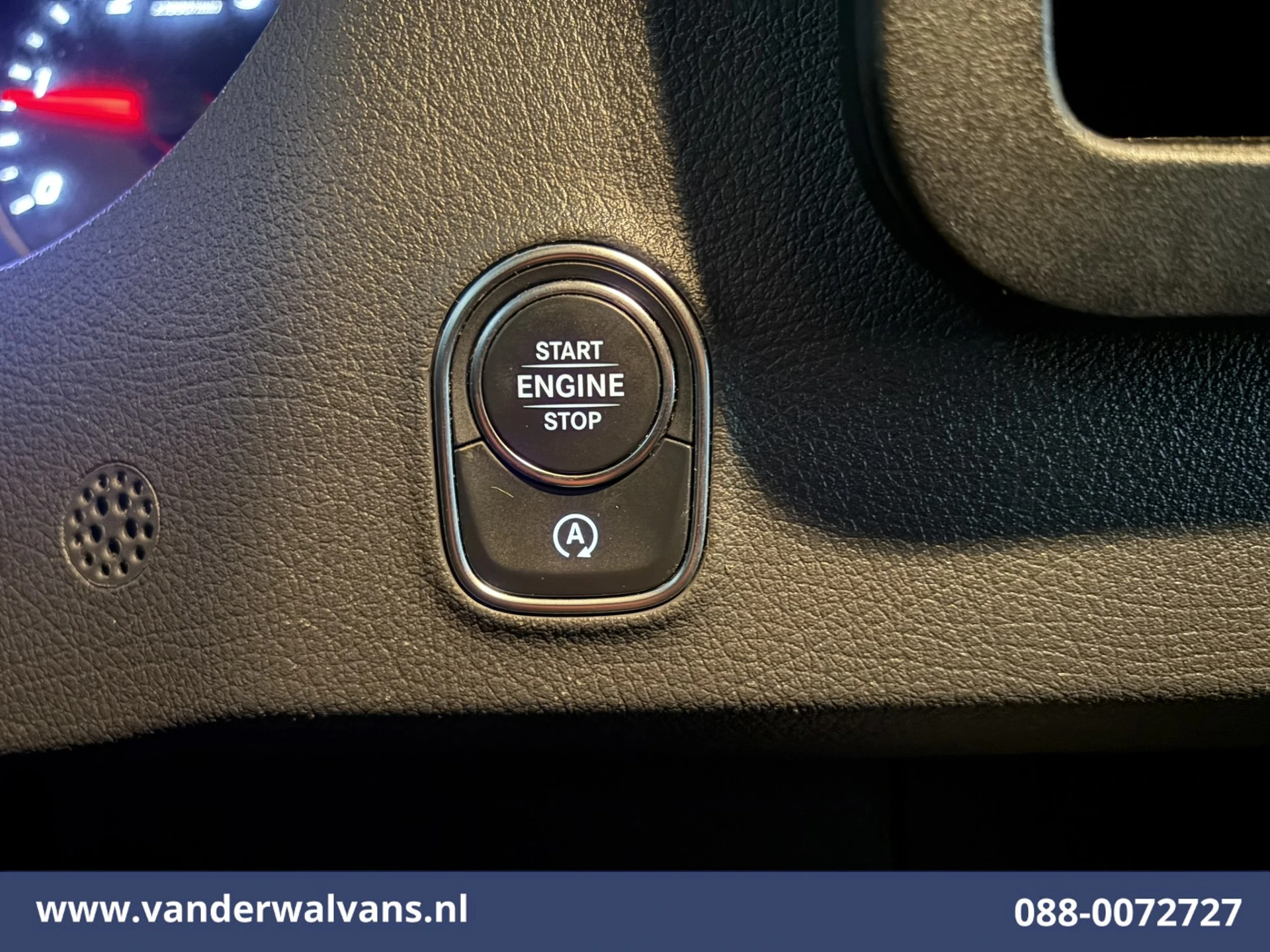 Mercedes-Benz Sprinter 2023 - 211 CDI 115pk L2H2 Euro6 Airco | Trekhaak | Bijrijdersbank afbeelding 16