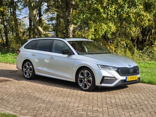 Škoda Octavia 2022 - RS Combi 2.0TDI 147KW - DSG - Pano - Matrix - 19" - Trekhaak - Export: €15.500,- EX/EX for sale
