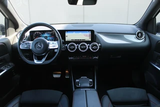 Mercedes-Benz B-Klasse 2019 - 180 AUT7 AMG LINE SFEER KEY-LESS GO CARPLAY <<43.554KM>> afbeelding 2 miniatuur