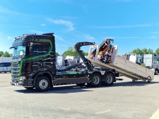 Scania S 2023 - 590S V8 NGS 6x4 - HIAB Multilift 24T + Box with Palfinger crane - Like new - Retarder - Full air - Leather obrazek 62