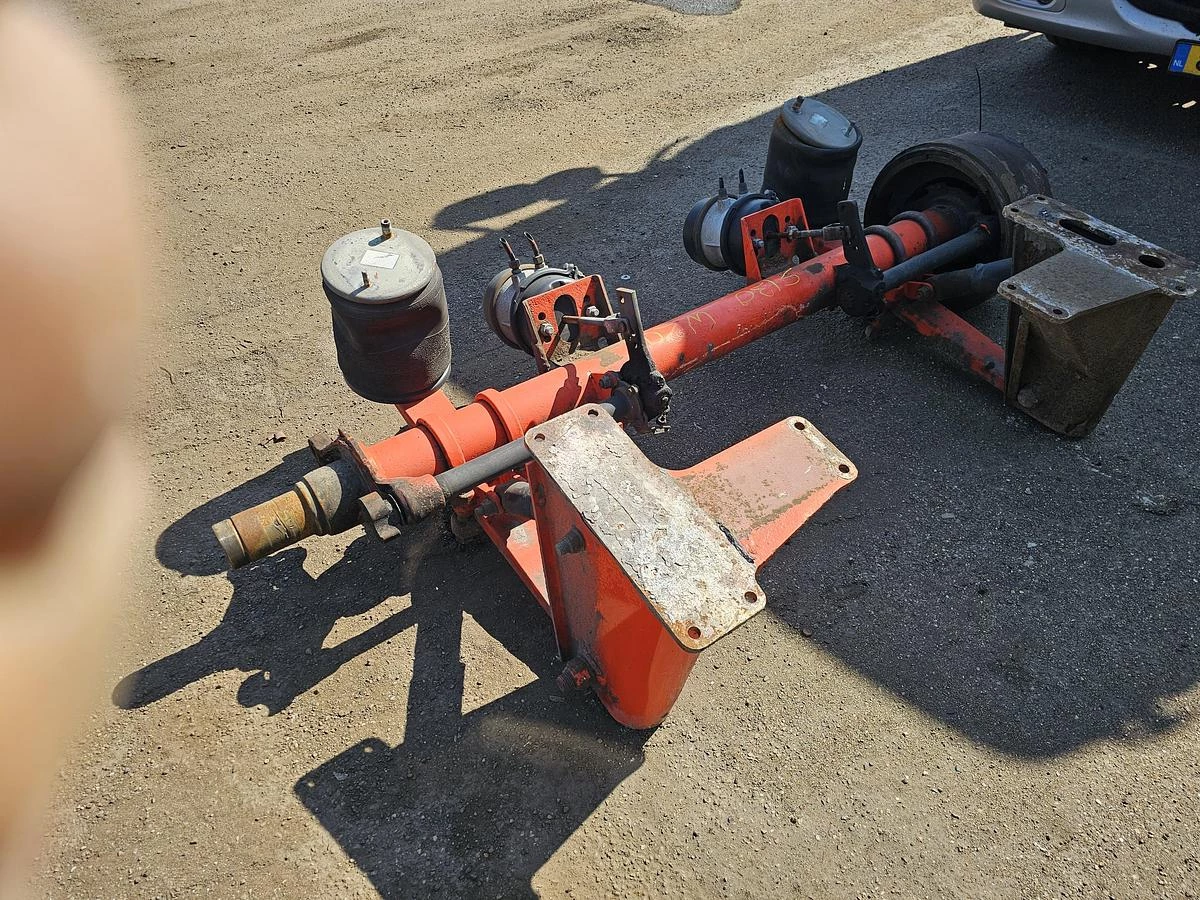 SMB TRAILER AXLE SINGLE TIRE DRUM. MISSING ONE HUBE. 2005 obrázek 3