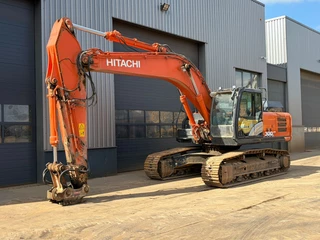Hitachi ZX300LCN-6 2018 - N/A obrazek 2