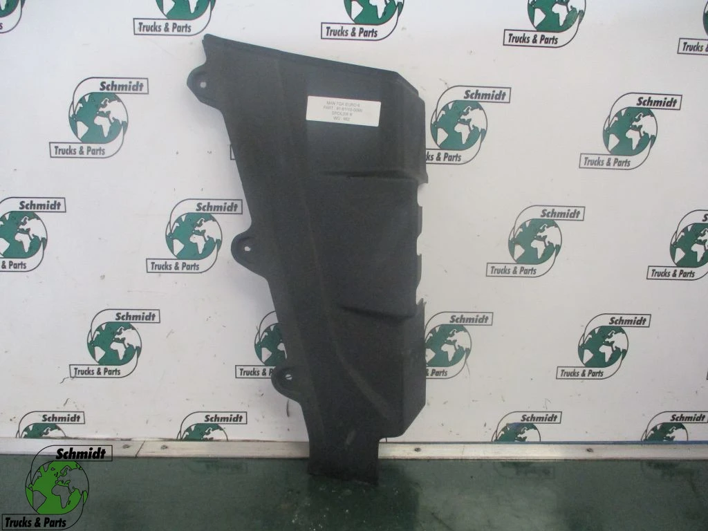 MAN 2018 - 81.61110-0090 Hoek Fender Rechts afbeelding 1
