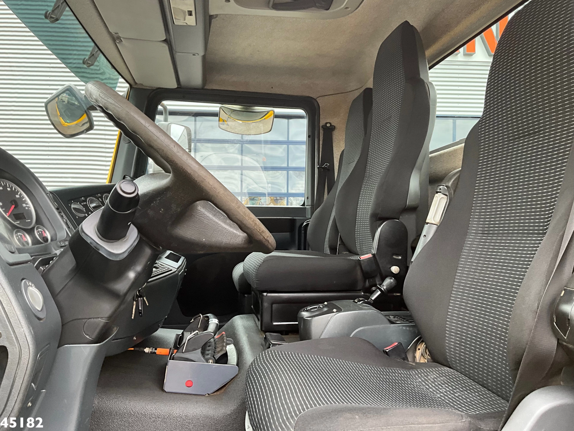 MAN TGM 2010 - 13.290 4x4 Hiab 9 Tonmeter laadkraan Just 222.472 km! image 14