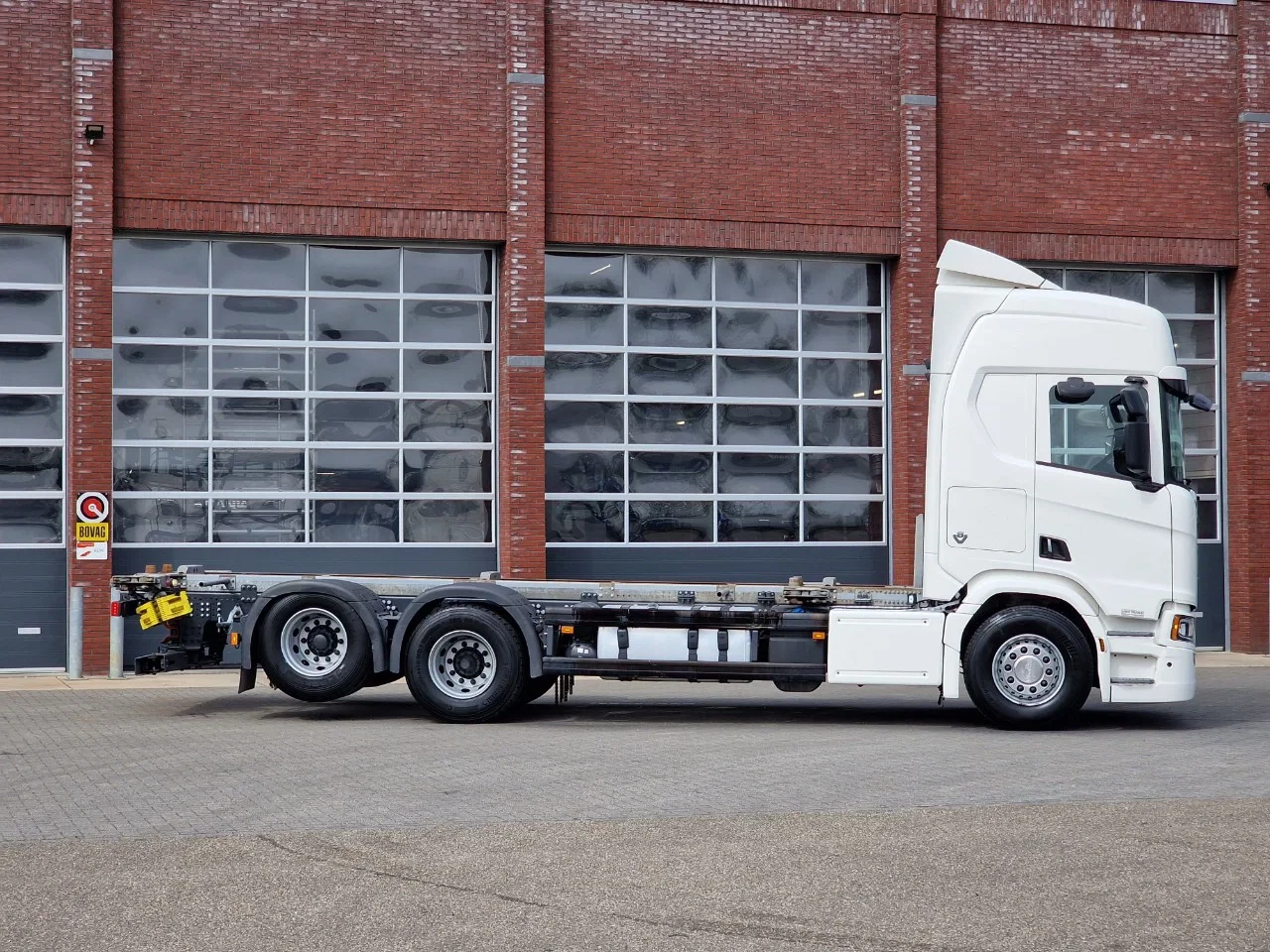 Scania R 2023 - R590 V8 NGS Highline 6x2 - BDF - 4.75 WB - Retarder - Full air - Leather - Low KM image 8
