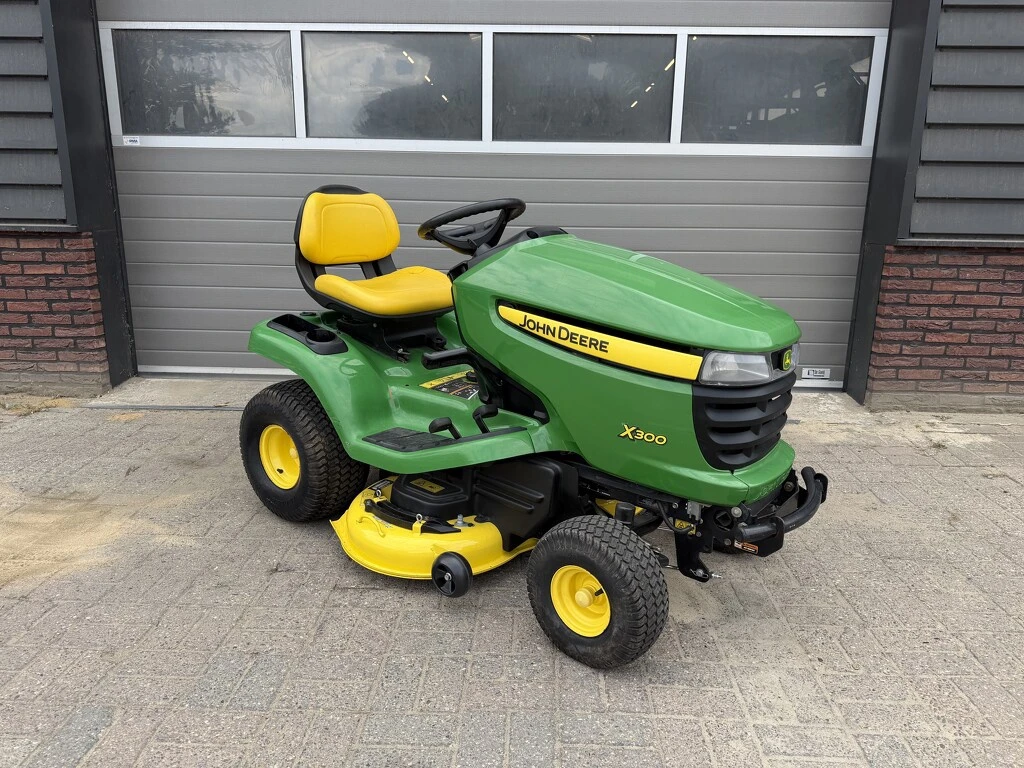 John Deere X300 Zitmaaier nieuw maaidek 2010 afbeelding 1