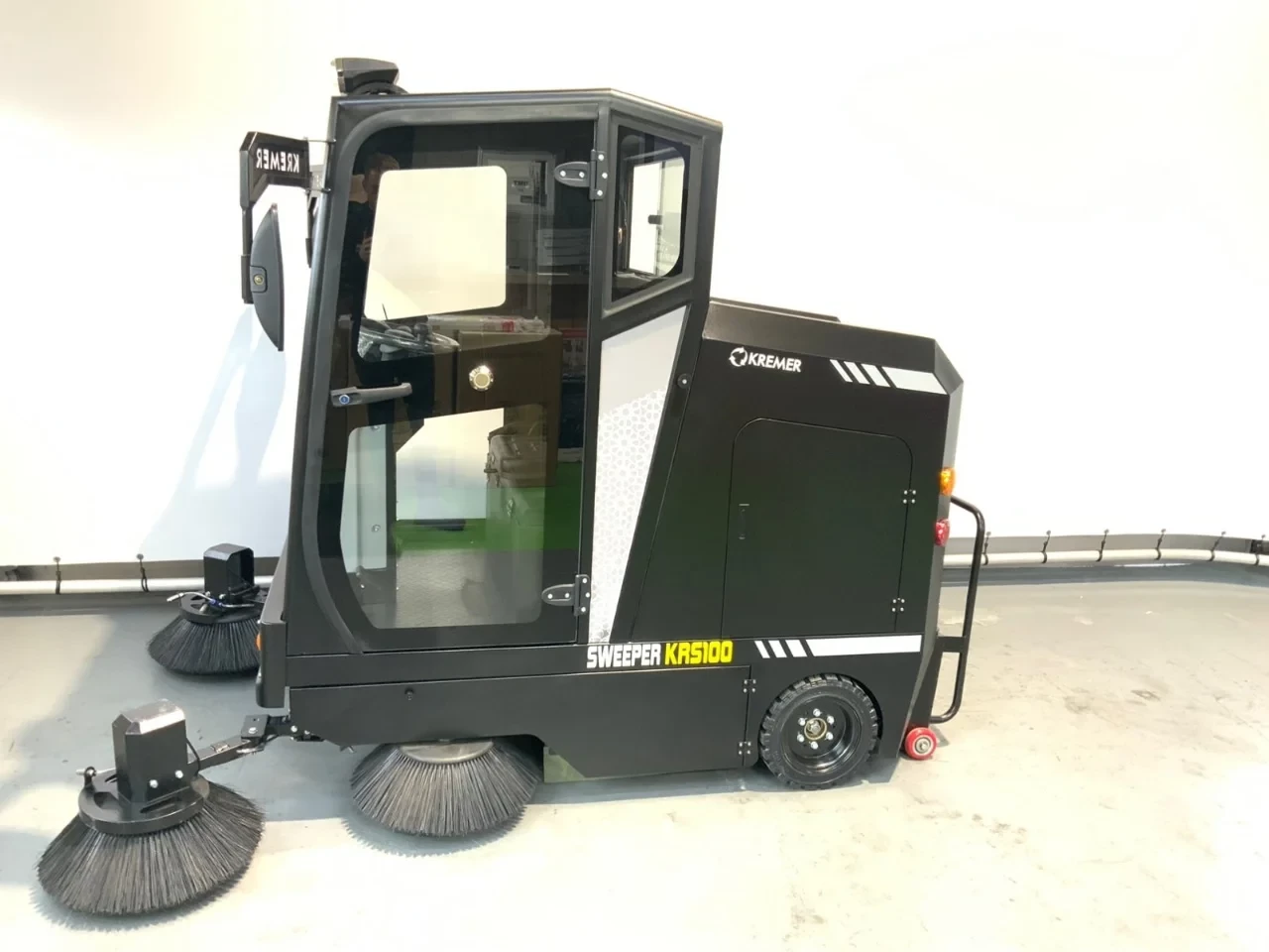Kremer 2026 - KRS 100 veegmachine met cabine afbeelding 2