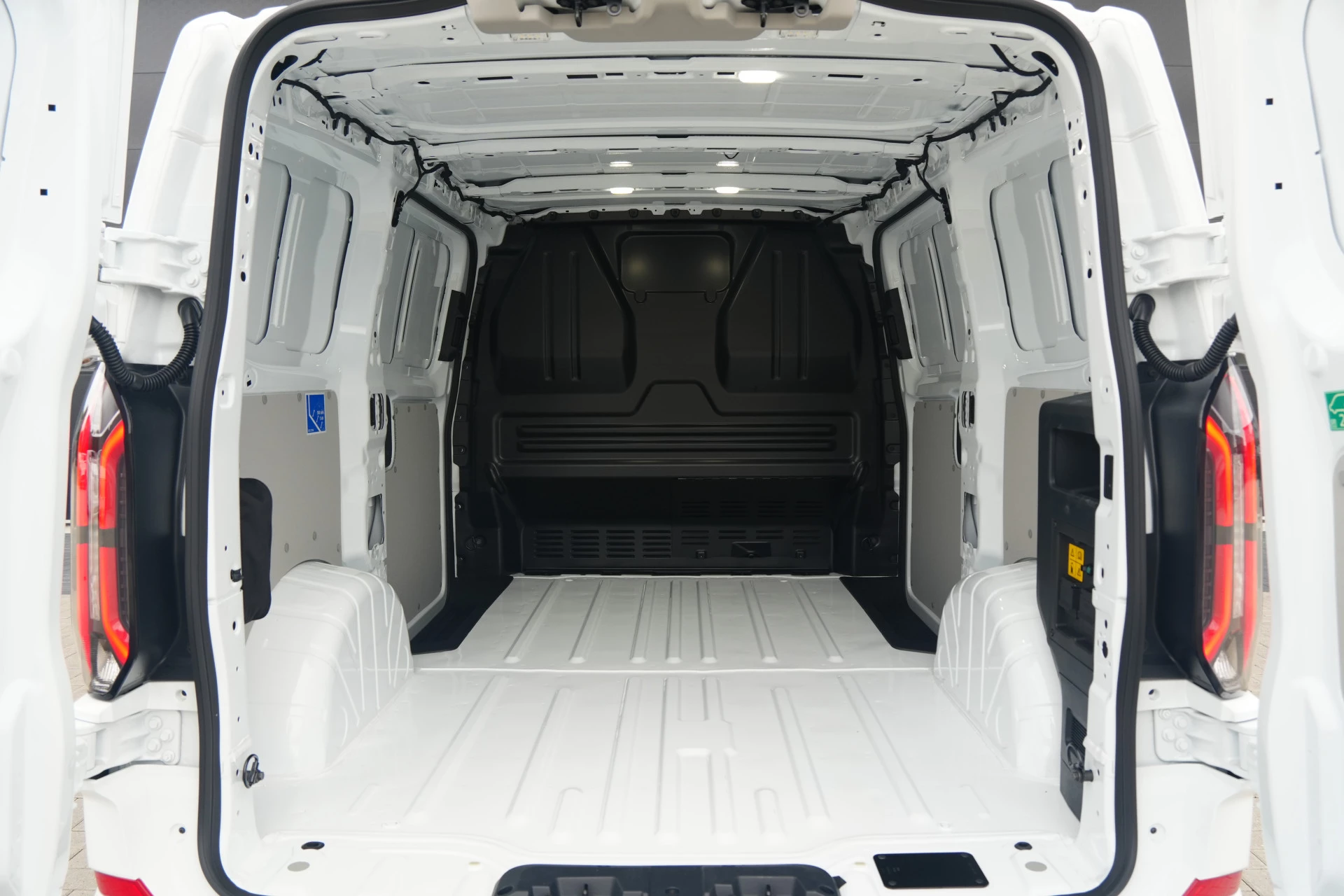 Ford E-Transit Custom 2026 - 320 L1H1 Limited 71 kWh 218pk - 2x Schuifdeur - Trekhaak - Camera - Carplay - Rijklaar obrázek 46