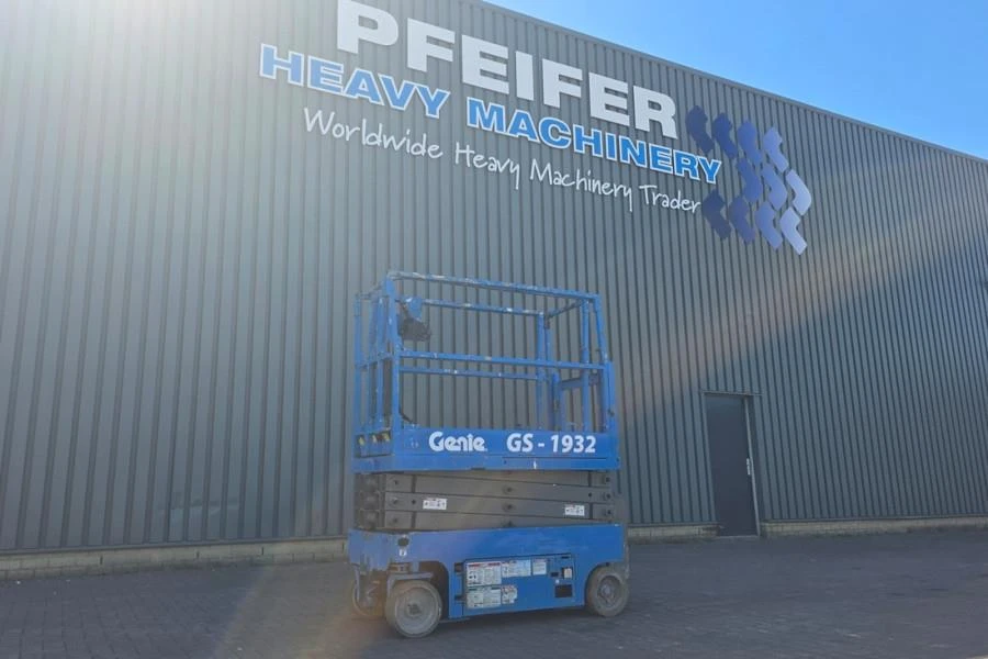 Genie 2011 - GS1932 Electric, Working Height 7.8 m, 227kg Capac image 1