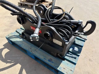 OilQuick 2020 - OQ70/55 - M318D / 320D / 320E / 320F / 323D / 323E image 3 miniature