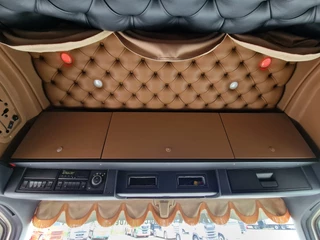 Volvo FH 2017 - 13.500 Globetrotter XL 4x2 - Show truck - Retarder - Custom interior - I parkcool image 24