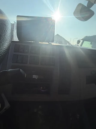 Volvo FL 250 2018 - geslotenbakwagen met klep immagine 9
