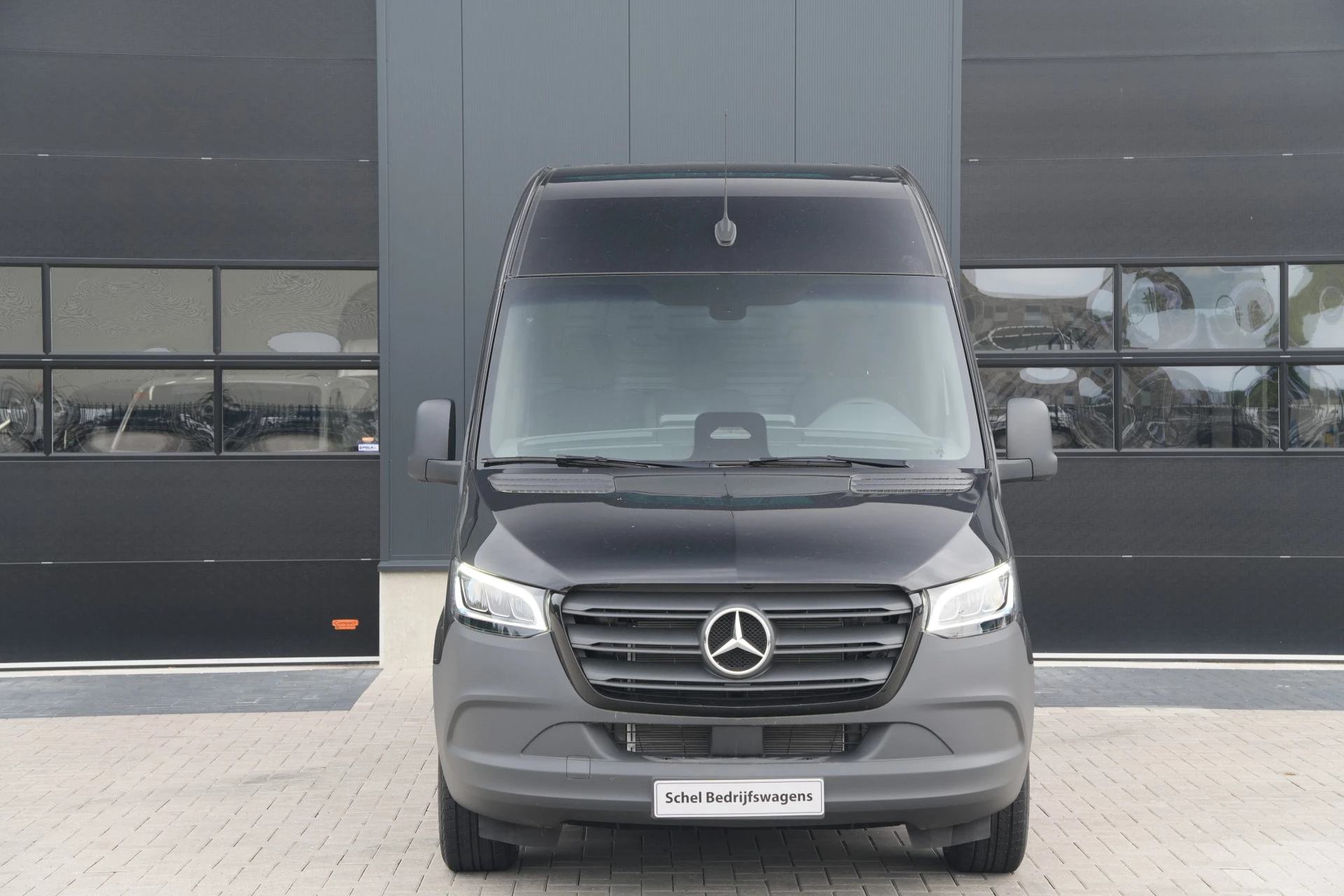 Mercedes-Benz Sprinter 2024 - 317CDI L2H2 Select - LED - Mbux 10 - 3.5t Trekhaak - Geveerde Stoel - Betimmering - Camera - Carplay - Blind spot - Cruise - Rijklaar obrázek 2