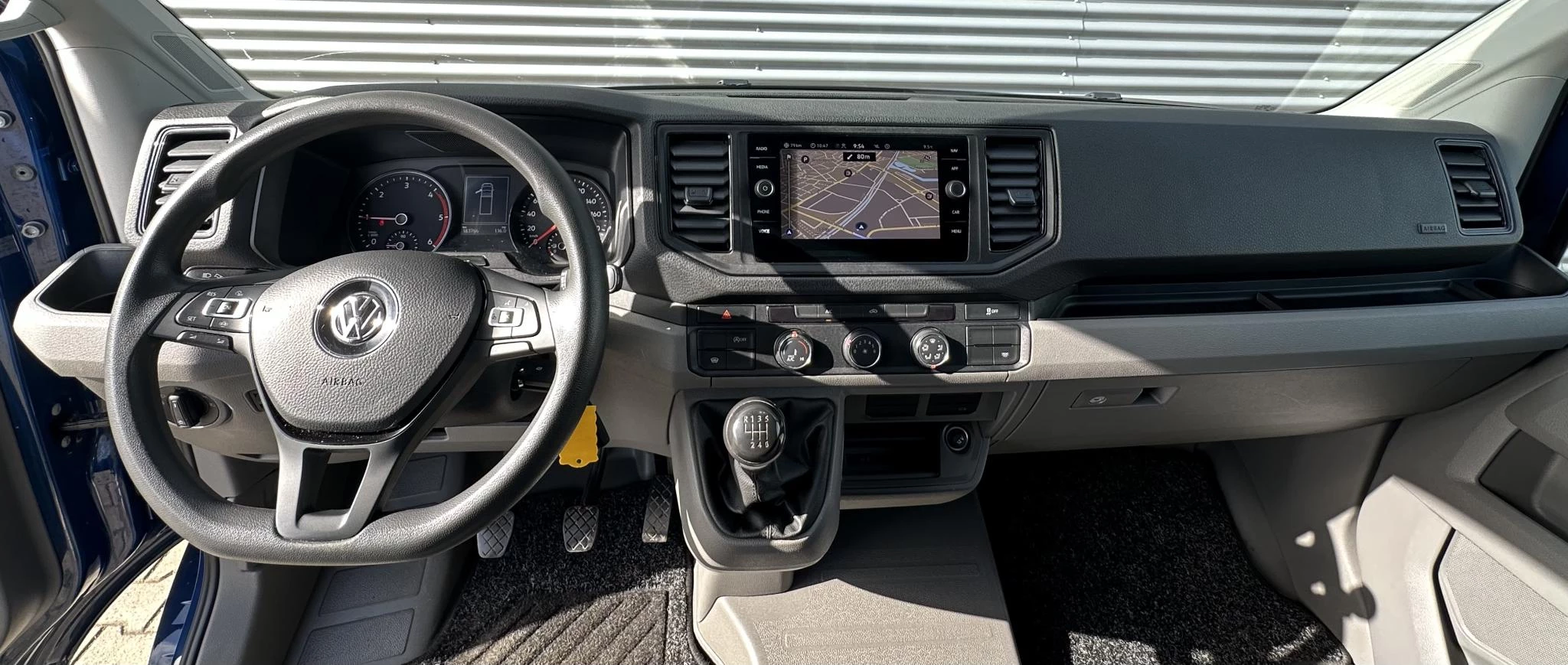 Volkswagen Crafter 2022 - 35 2.0 TDI Highline Bakwagen met laadklep, obrázek 2