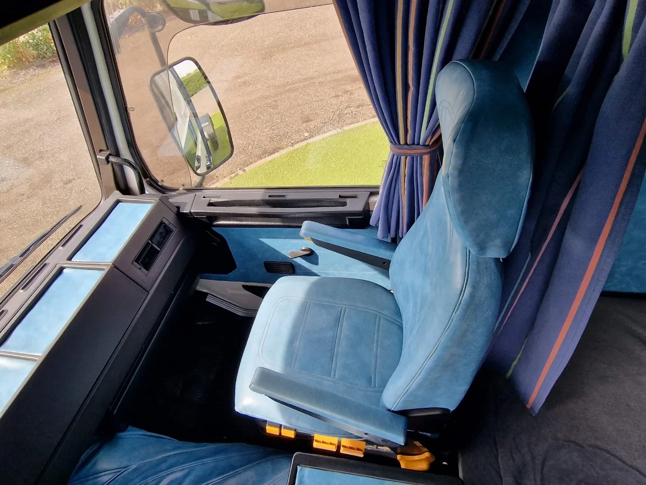 Scania R142-V8 1987 - 420 V8 - Old timer - Clean chassis/cab/interior - Dutch registration imagen 22
