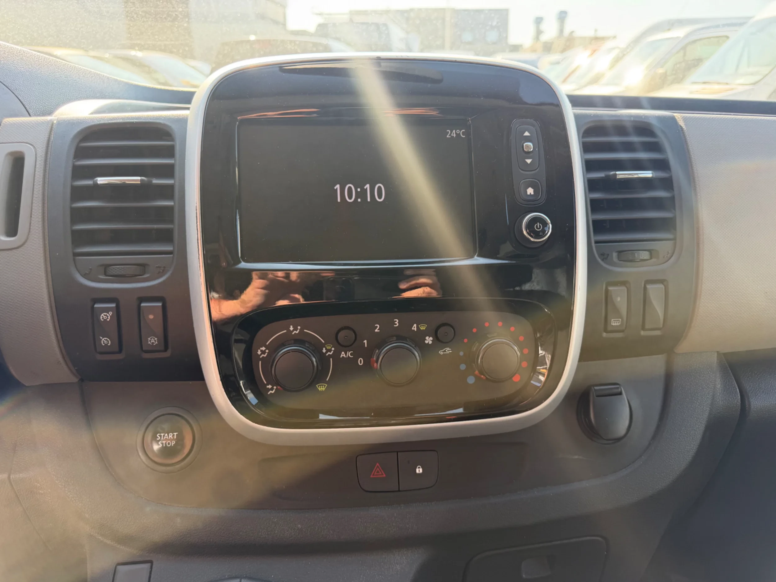 Renault Trafic 2016 - 1.6DCI L1H1 Airco Navi Cruisecontrol EURO 6 MOTOR SCHADE afbeelding 11