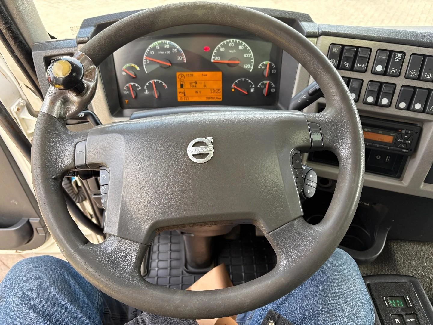 Volvo FE 330 2011 image 17