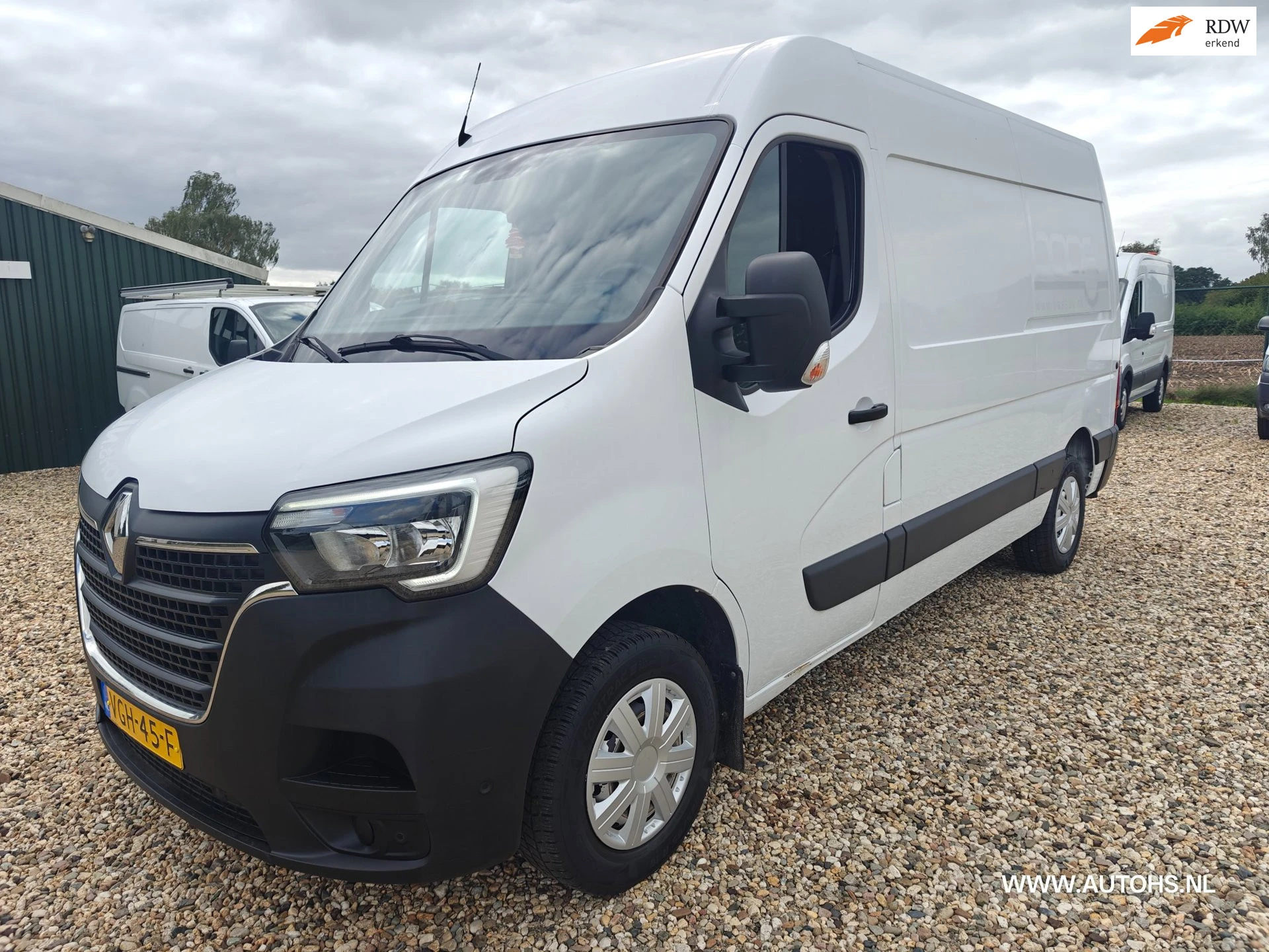 Renault Master 2020 - T35 2.3 dCi 135 L2H2 ,+ werkplaats inrichting , Euro 6 , 1e Eig , 140 PK , Apk 8- 2027 , Camera , leuke bus. afbeelding 1