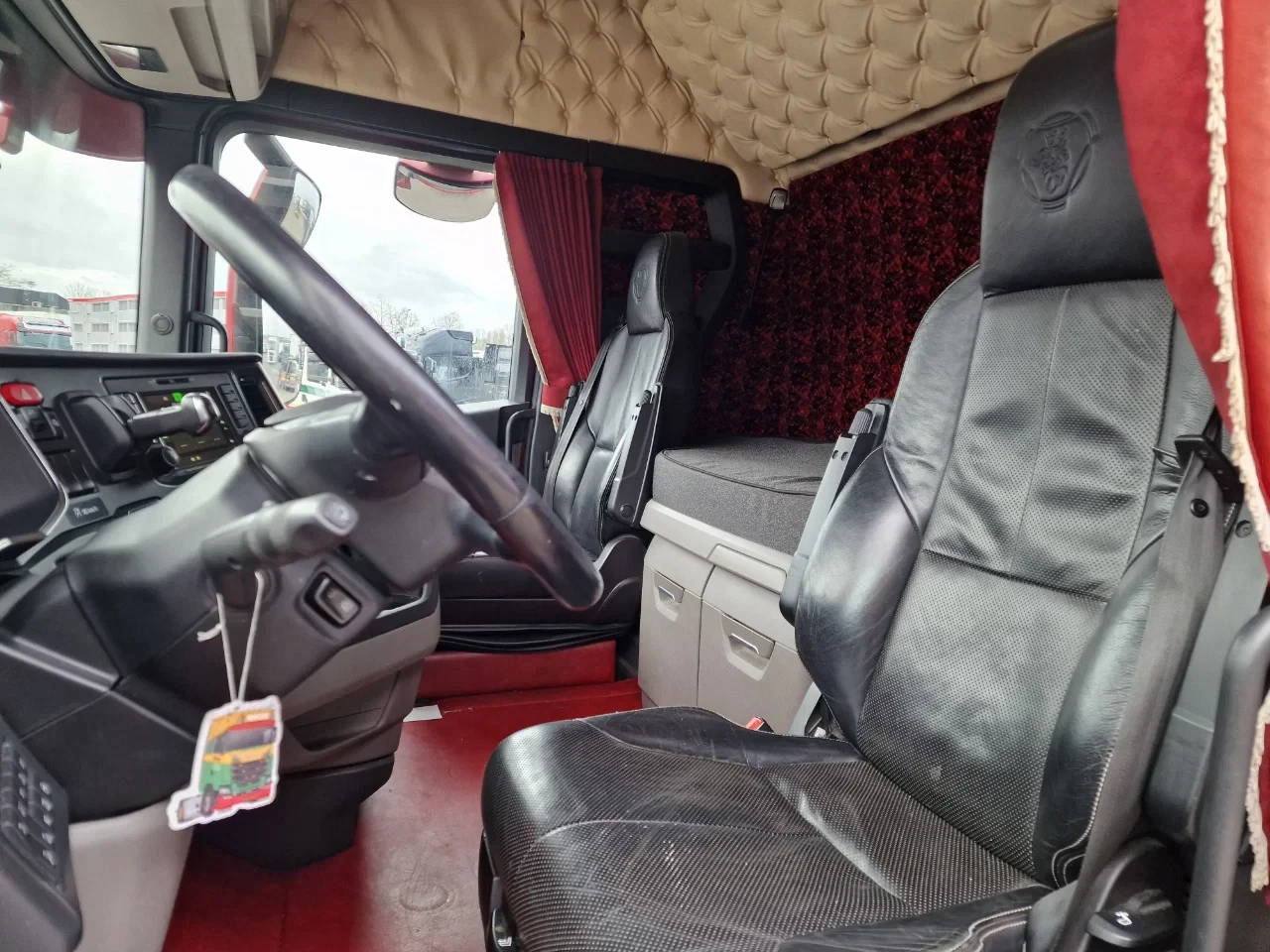 Scania S 2022 - S500 NGS Highline 4x2 - Retarder - Night clima - Full air - Custom interior - Full spoiler - 2 tank afbeelding 11